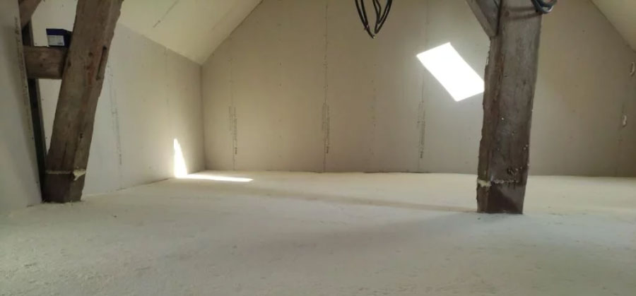 finition-isolation-mousse-combles